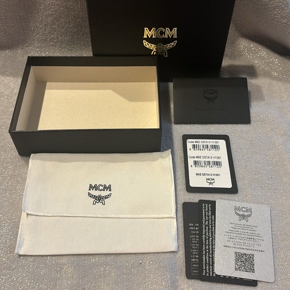 MCM CARD CASE - Picture 7 of 9